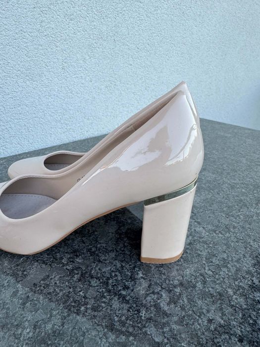 Buty damskie na słupku r.38