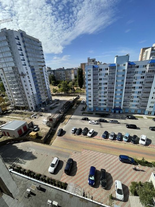 Продаж великої, дворівневої квартири на Митниці.