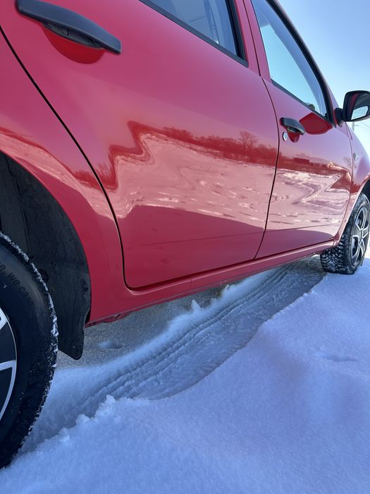 Dacia Sandero 2012 року випуску, рідна фарба