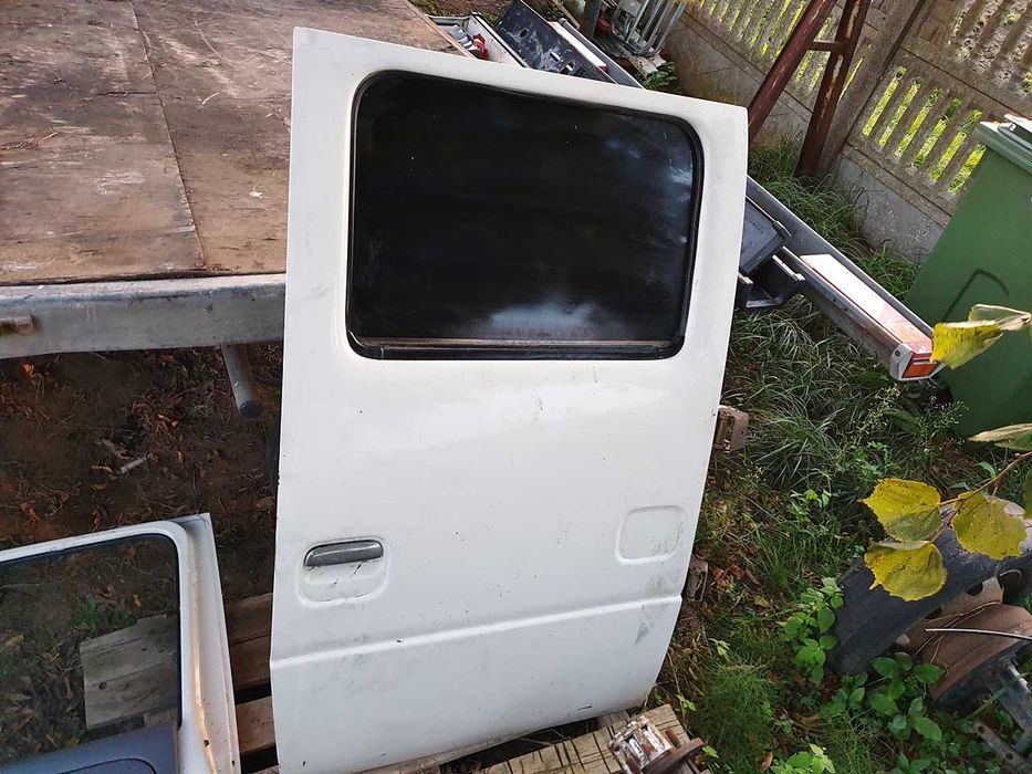 Drzwi Cabstar 99-06 bez korozji