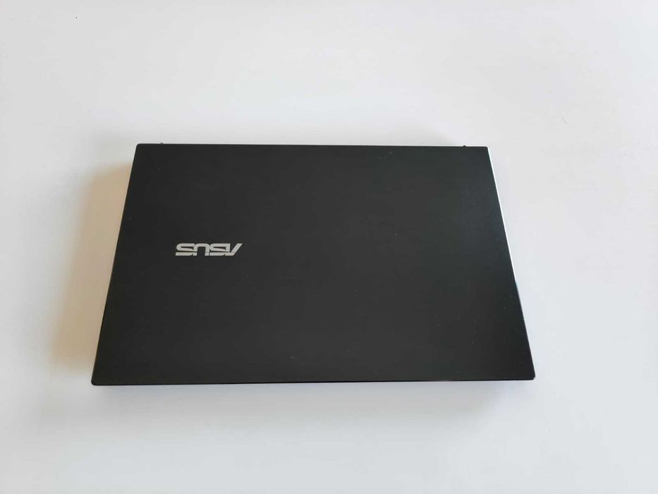 ASUS ZenBook 13 (i5 11ª Gen / 8GB / 512GB SSD) + Capa – Como Novo