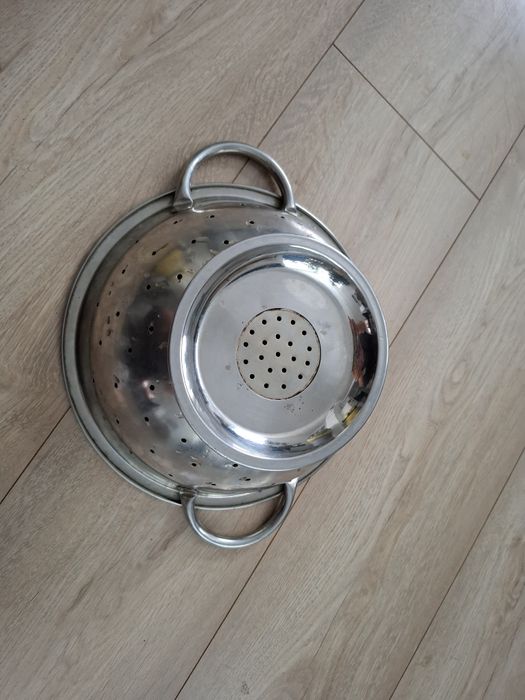 Cedzak, durszlak, sitko, sito ze stali nierdzewnej, średnica 25cm.