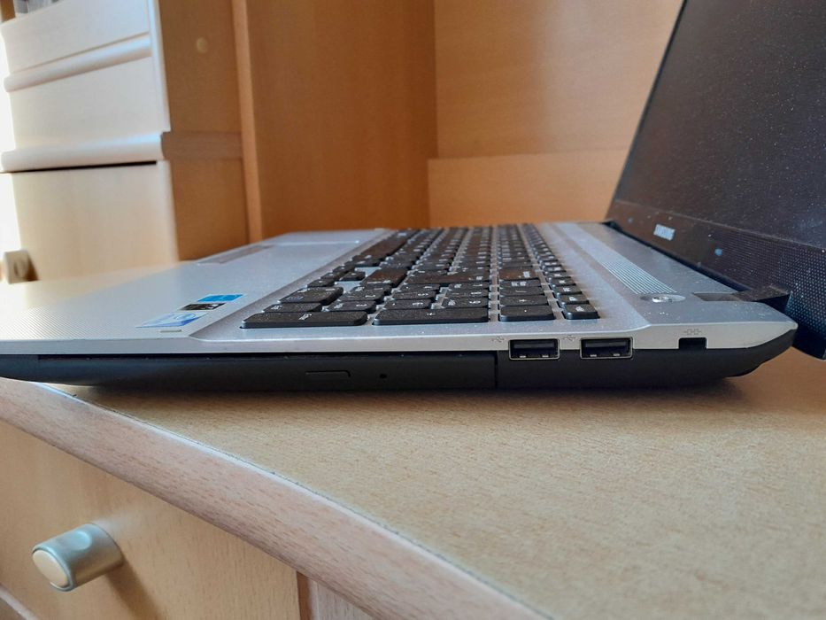 Laptop Samsung NP 300 ESE - A 02DE