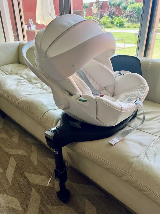 CYBEX Cloud T i-Size White + Base T ISOFIX – Like New