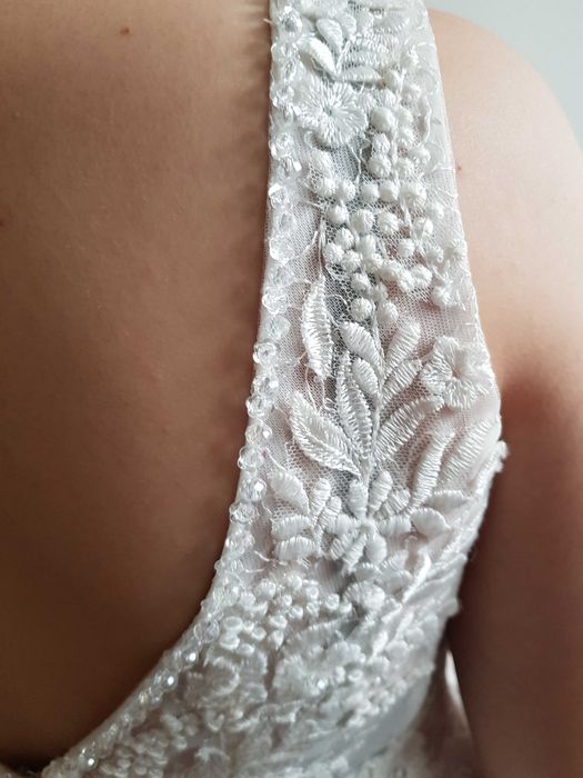 SUKNIA ŚLUBNA z kolekcji 2021