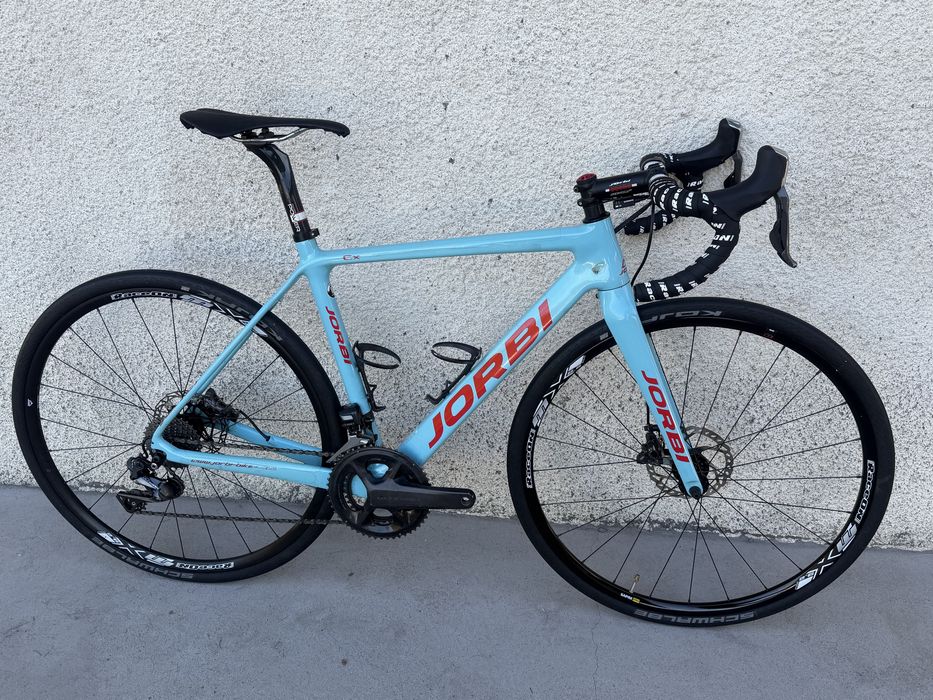 Bicicleta  de gravel-ciclocrosse-estrada
