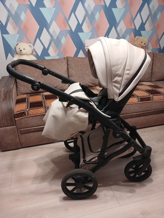 Продам коляску junama space еко шкіра (колір beige) 2 в 1 + автокрісло