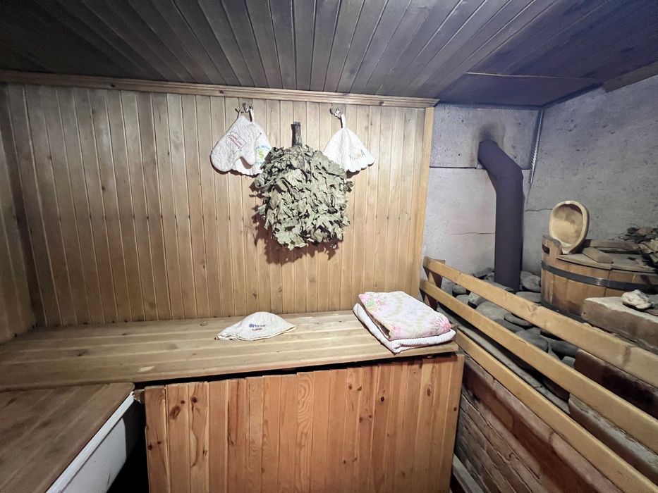 Будинок біля річки