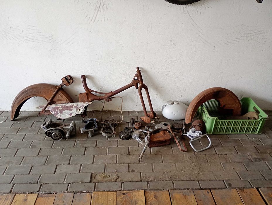 SIMSON SR 2 rama, silnik, bak, gażnik skrz. biegów luzem, inne