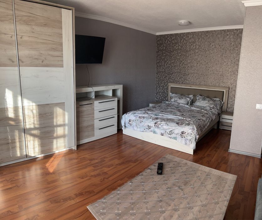 Квартира подобово / новий ремонт . Томоцент