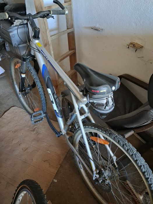 Bicicletas de marcas diversas
