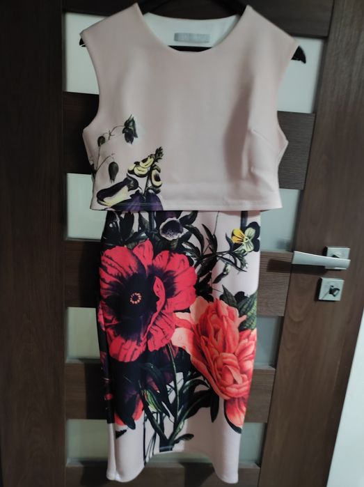 Elegancka sukienka w kwiaty