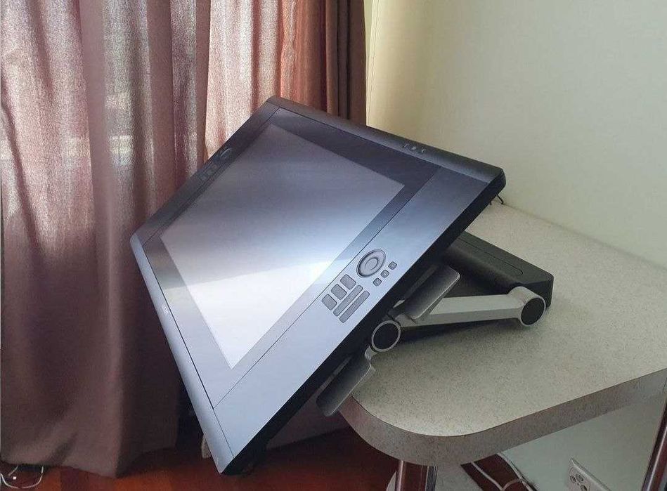 Графічний дисплей Wacom Cintiq 24HD