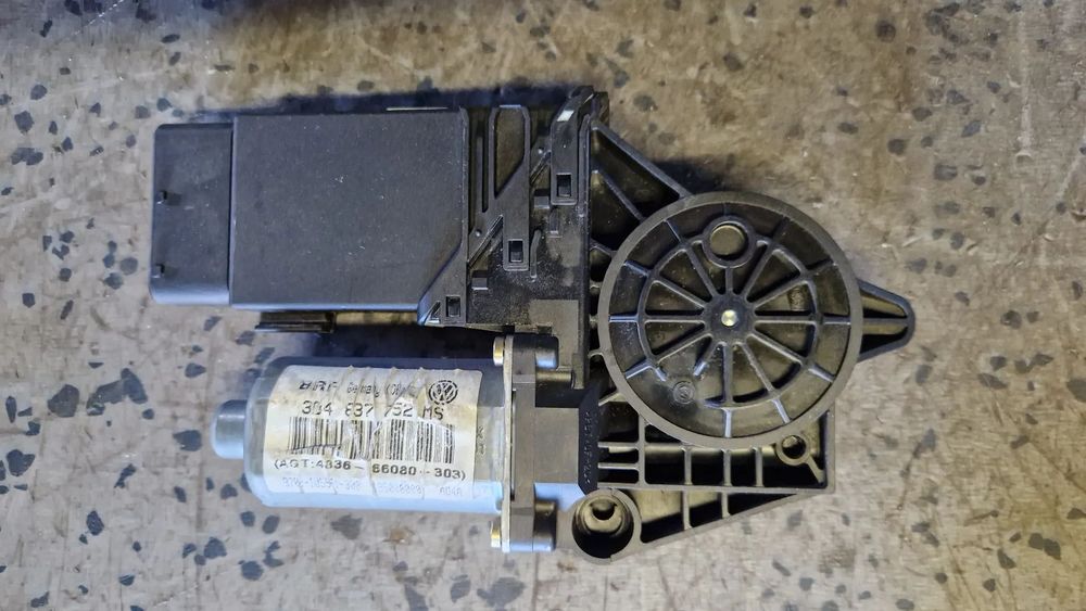 VOLKSWAGEN PASSAT B5 SILNICZEK SZYBY PRAWY PRZÓD
