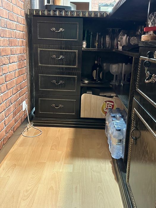 Bar/Receção         

•Medidas:
Largura 1,21
Comp