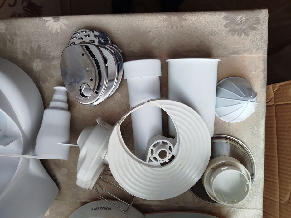 Кухонний комбаїн Phillips HR7745