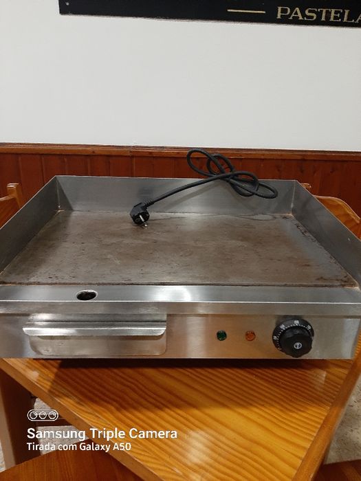 Grelhador.  Chapa eléctrica