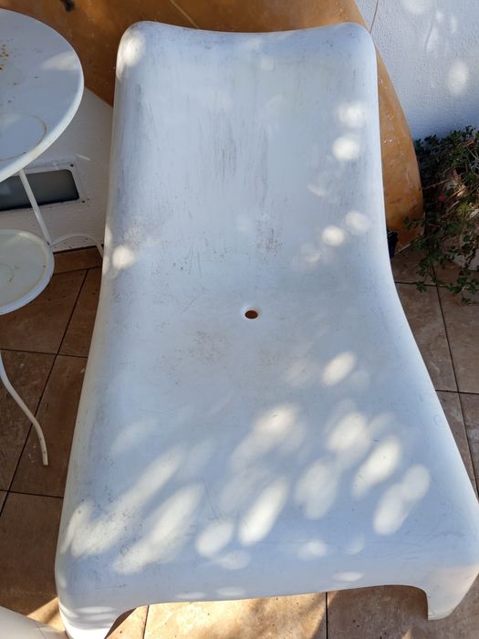 IKEA Conjunto de 2 poltronas e mesa de apoio a precisar de pintura