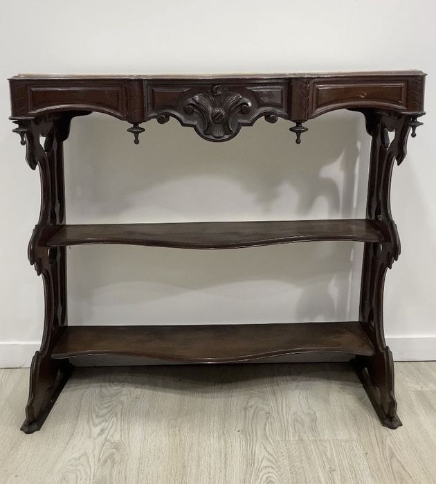 Antiga consola / credencia.