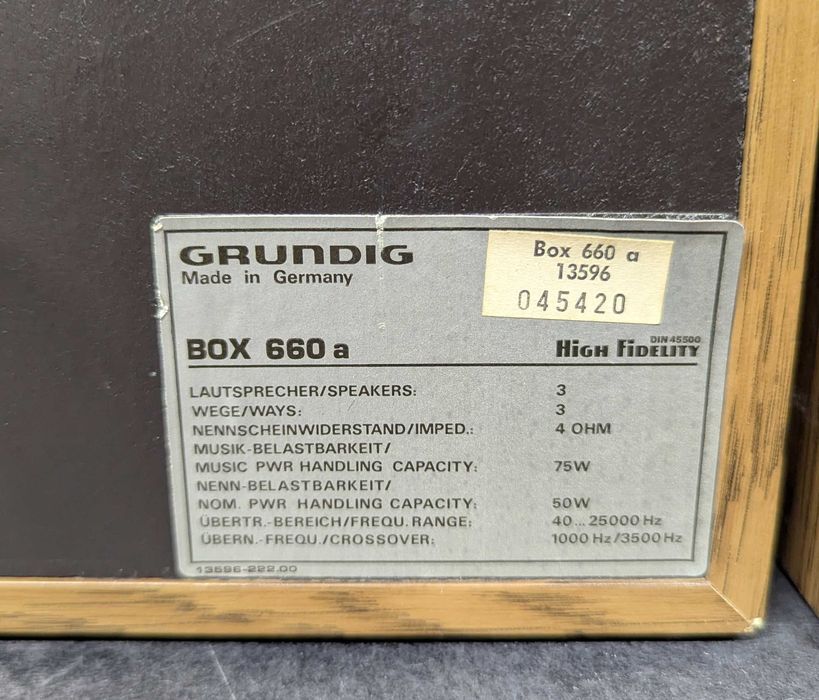 GRUNDIG Box 660a. 3-х смугова полична акустика.