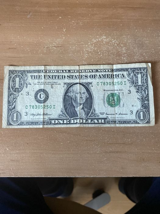 Banknot  jedno dolarowy używany z 1999 r.
