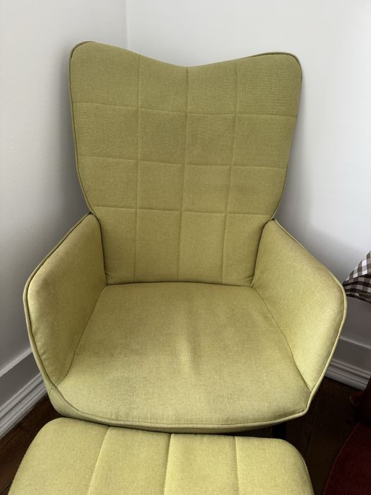 Poltrona verde claro com banco