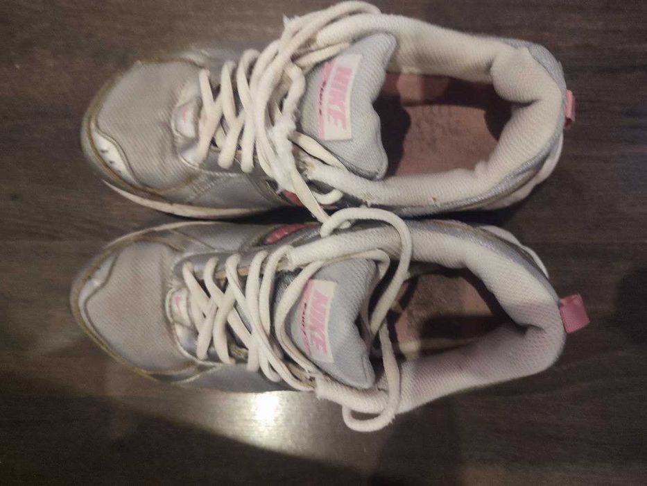Продаются женские кроссовки Nike