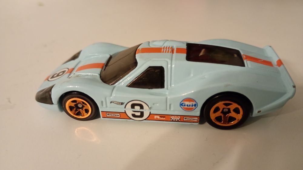 Hot Wheels '67 Ford GT40 Mk.IV Gulf Retro Racers 1:64 HCT72 Light blue