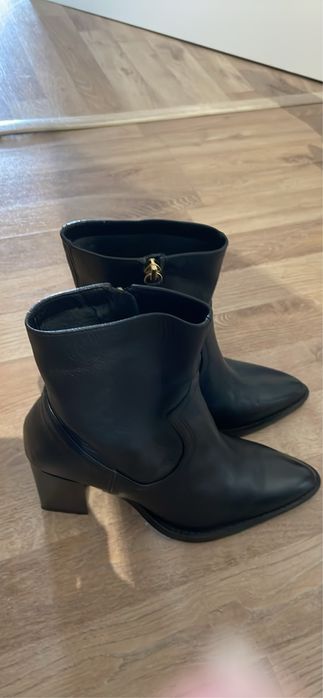 Botas em pele pretas novas da mango n.36