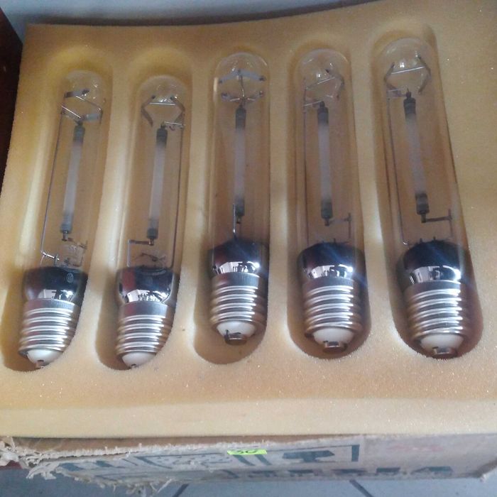 SPECJALISTYCZNE - Żarówki do roślin TESLA /
Zachęcam do zakupu