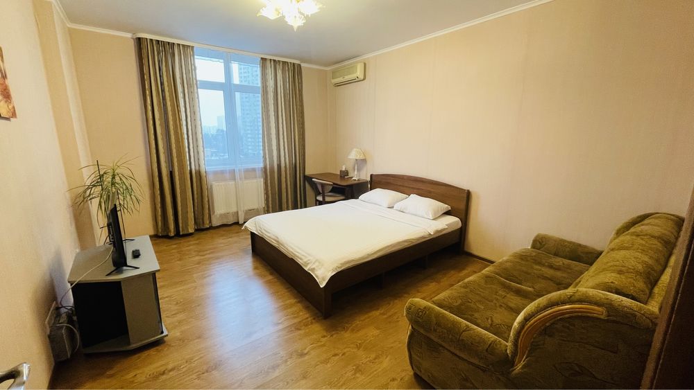 Квартира подобово Воскресенська, м. Дарниця,Парк Перемоги ,Лівий берег