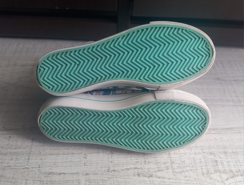 Trampki z motywem mangi CROPP rozm.36