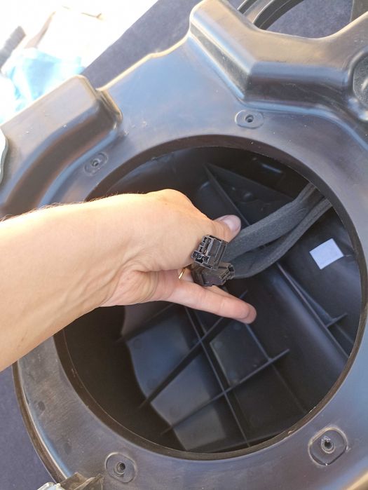 Сабвуфер JBL Toyota sequoia