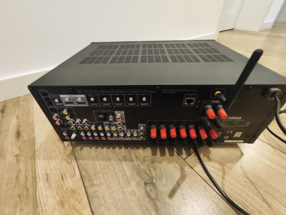 Yamaha RX-V777 używana