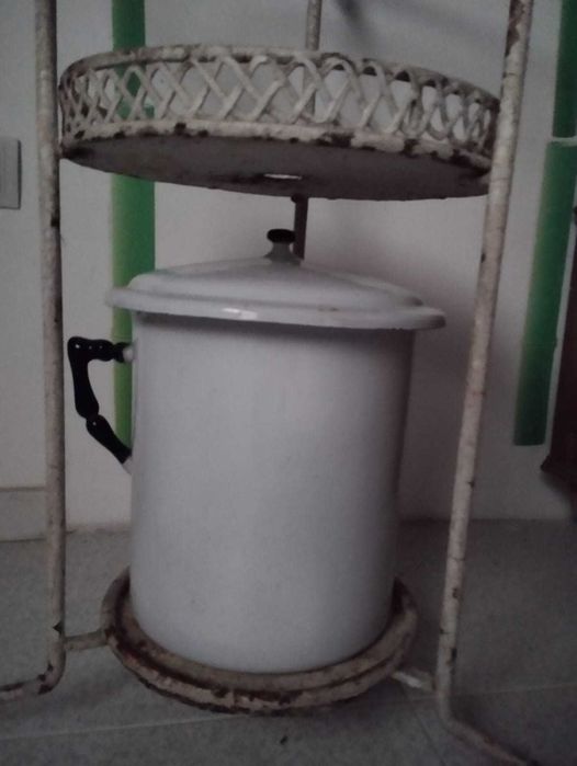 Lavatório antigo vintage ferro fundido e panela em esmalte antiguidade