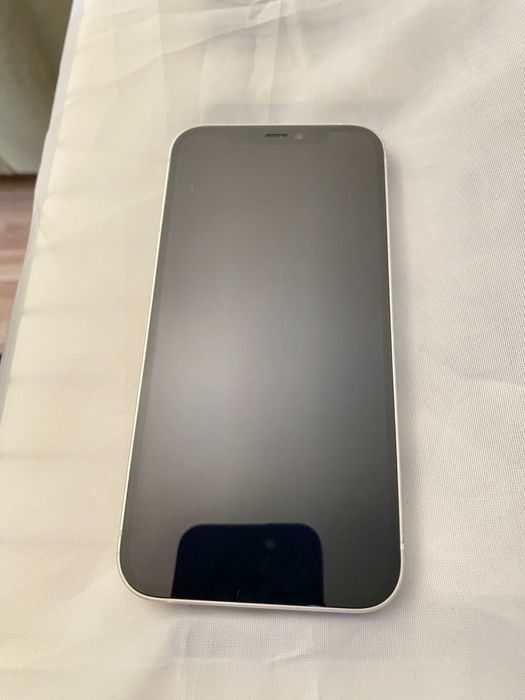 Iphone 12. Bateria 97%