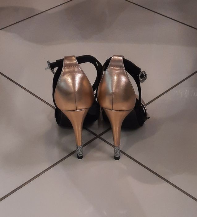 Sandałki , szpilki DeeZee - śliczne