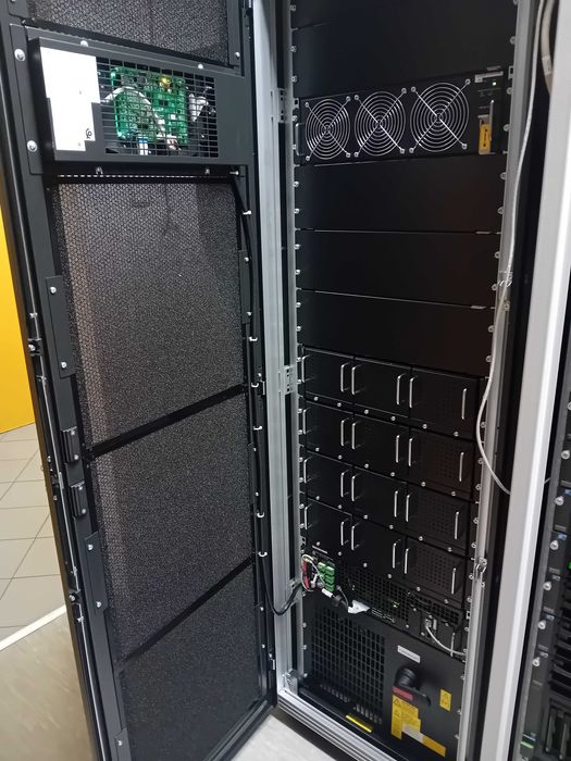 zasilacz APM trójfazowy 30kVA z możliwością rozbudowy do 90kVA