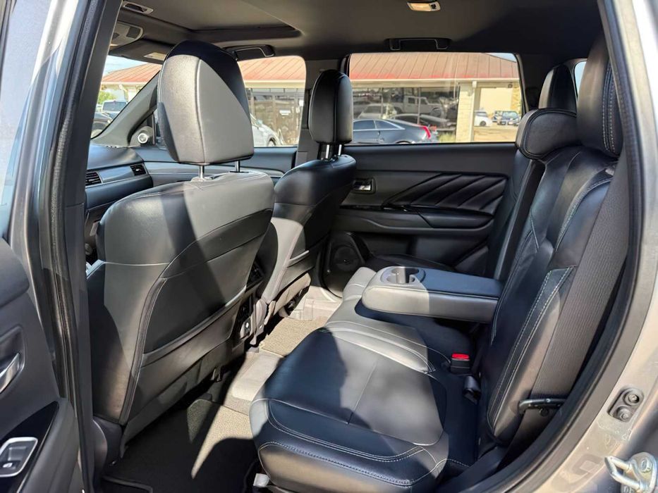 Mitsubishi Outlander PHEV SEL      2018