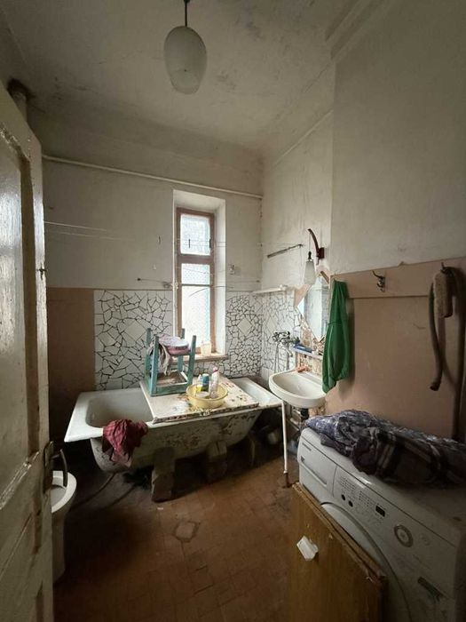 Пів будинку біля Океану | окремий двір | всі комунікації | котел