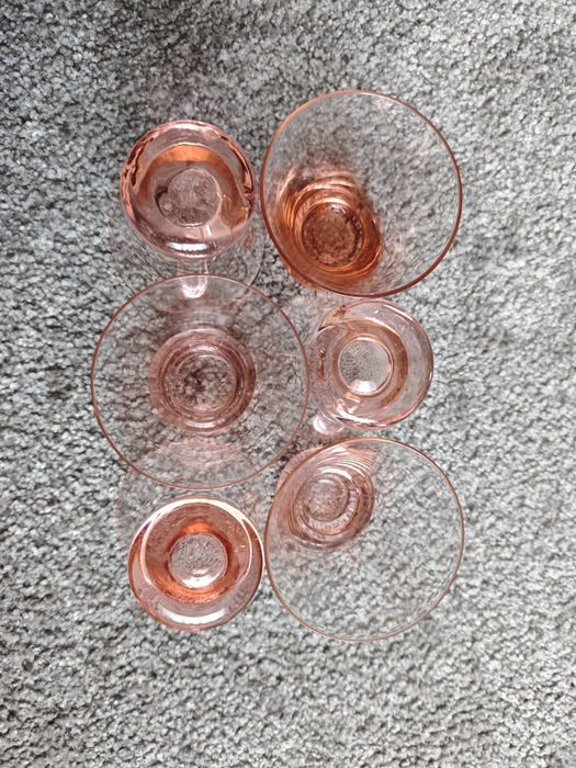 Kolekcjonerskie kieliszki do szampana Veuve Clicquot.