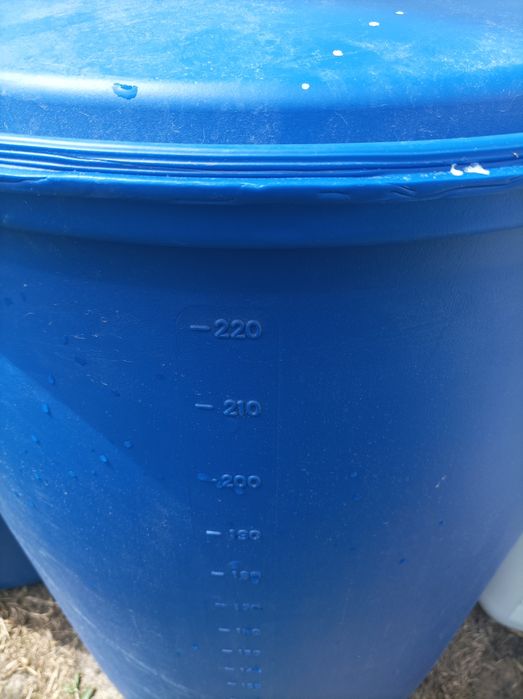 Bidões de plástico de 200 litros