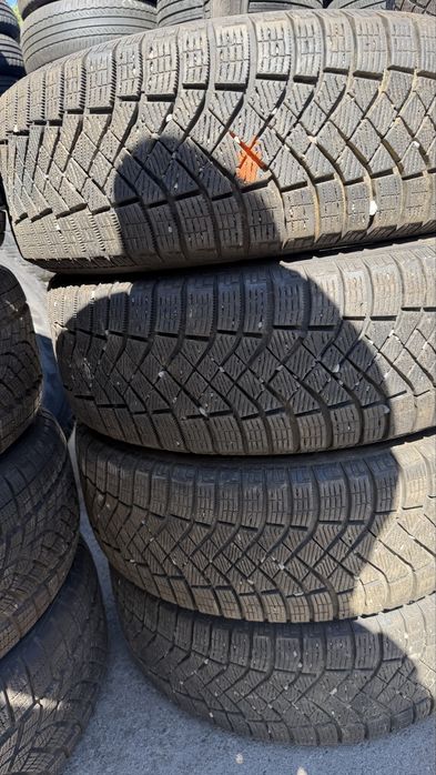 215/55/18 PirelliICE Zero