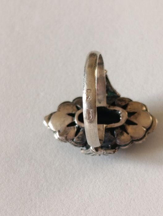 Antigo anel em prata com pedra ônix