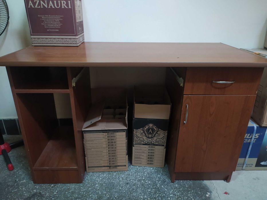 Стіл письмовий компютерний