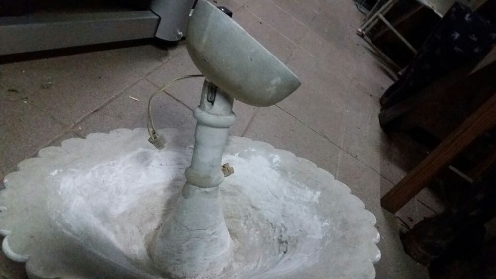 Candeiro em gesso pode ser pintado  de qualquer cor.