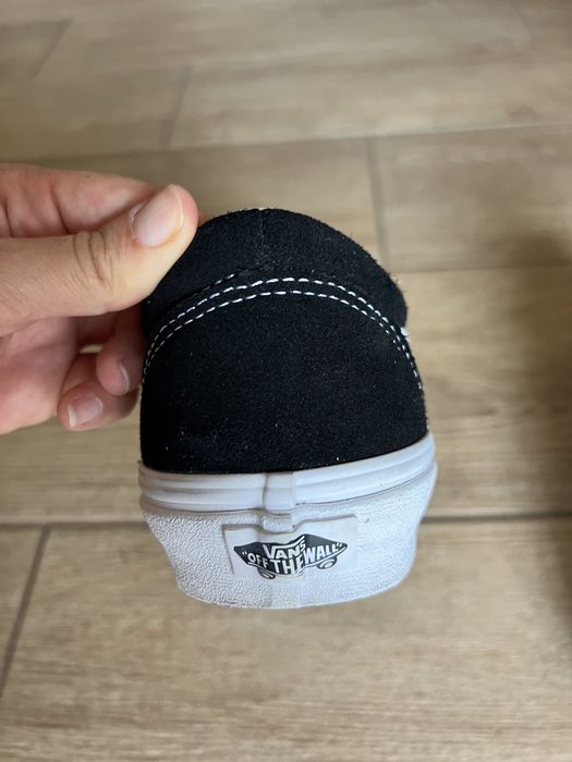 Sapatilhas Vans pretas e brancas