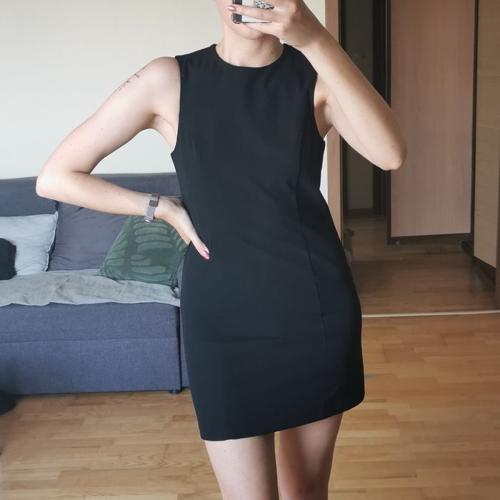 Mała czarna sukienka – mini, old money, siren