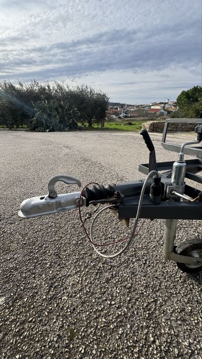 Reboque atrelado para bikes