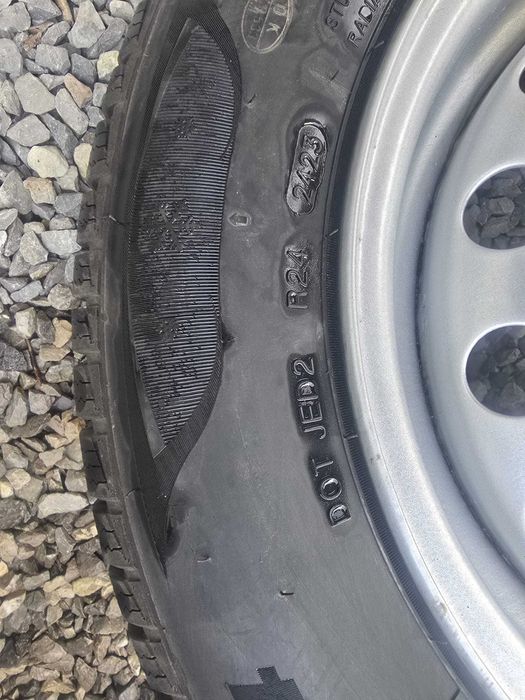 Opony zimowe imperial  165/70 R14 + stalówki